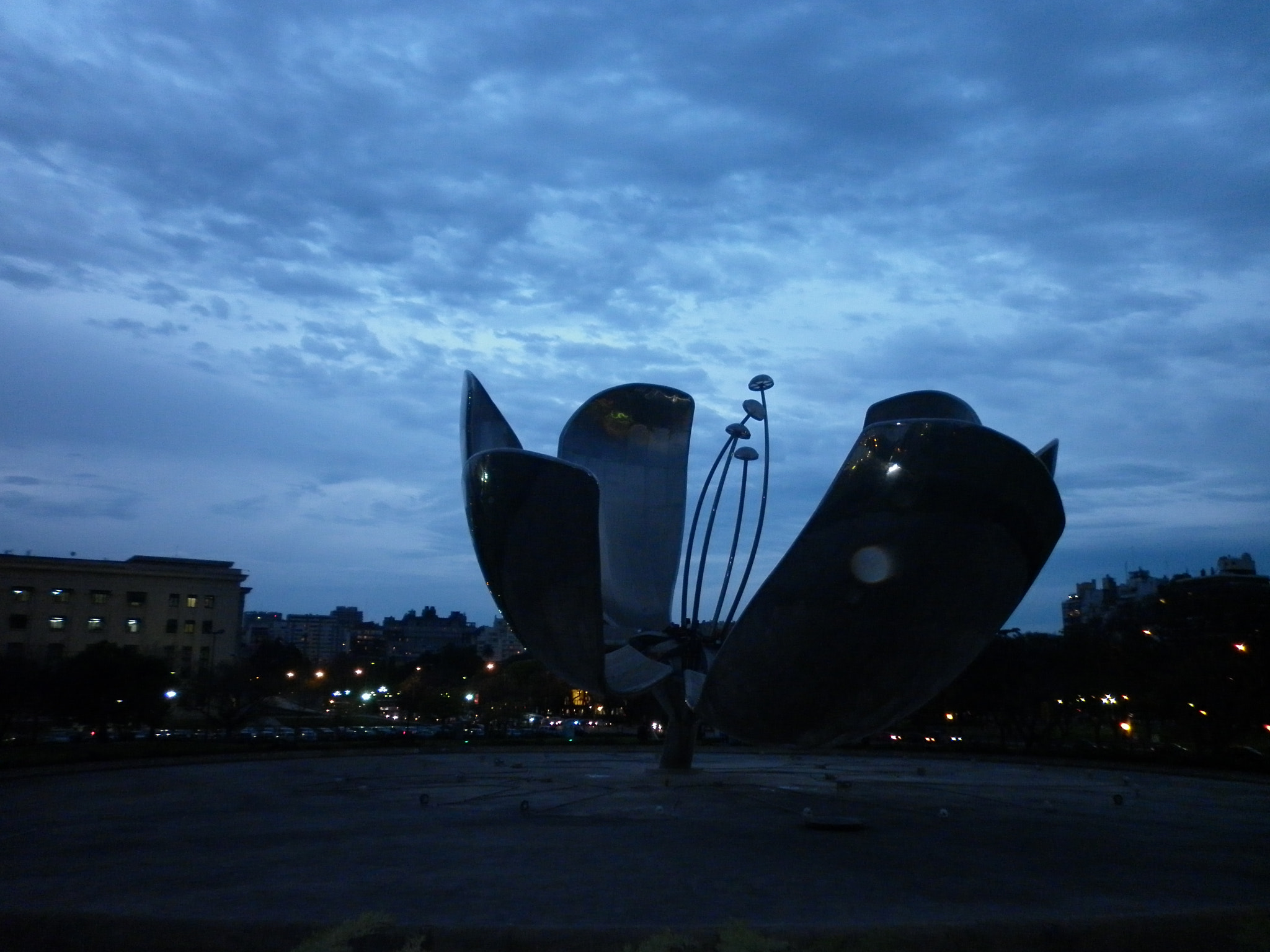 Panasonic DMC-F3 sample photo. Floralis genérica photography
