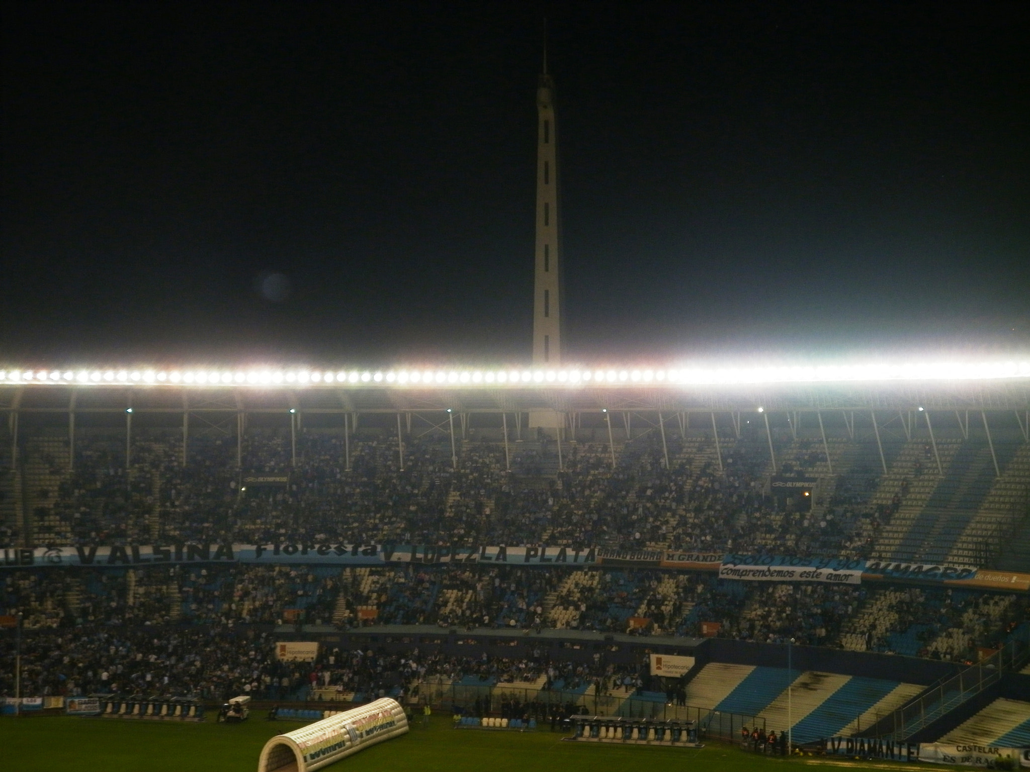 Panasonic DMC-F3 sample photo. El cilindro: racing vs. newell's photography