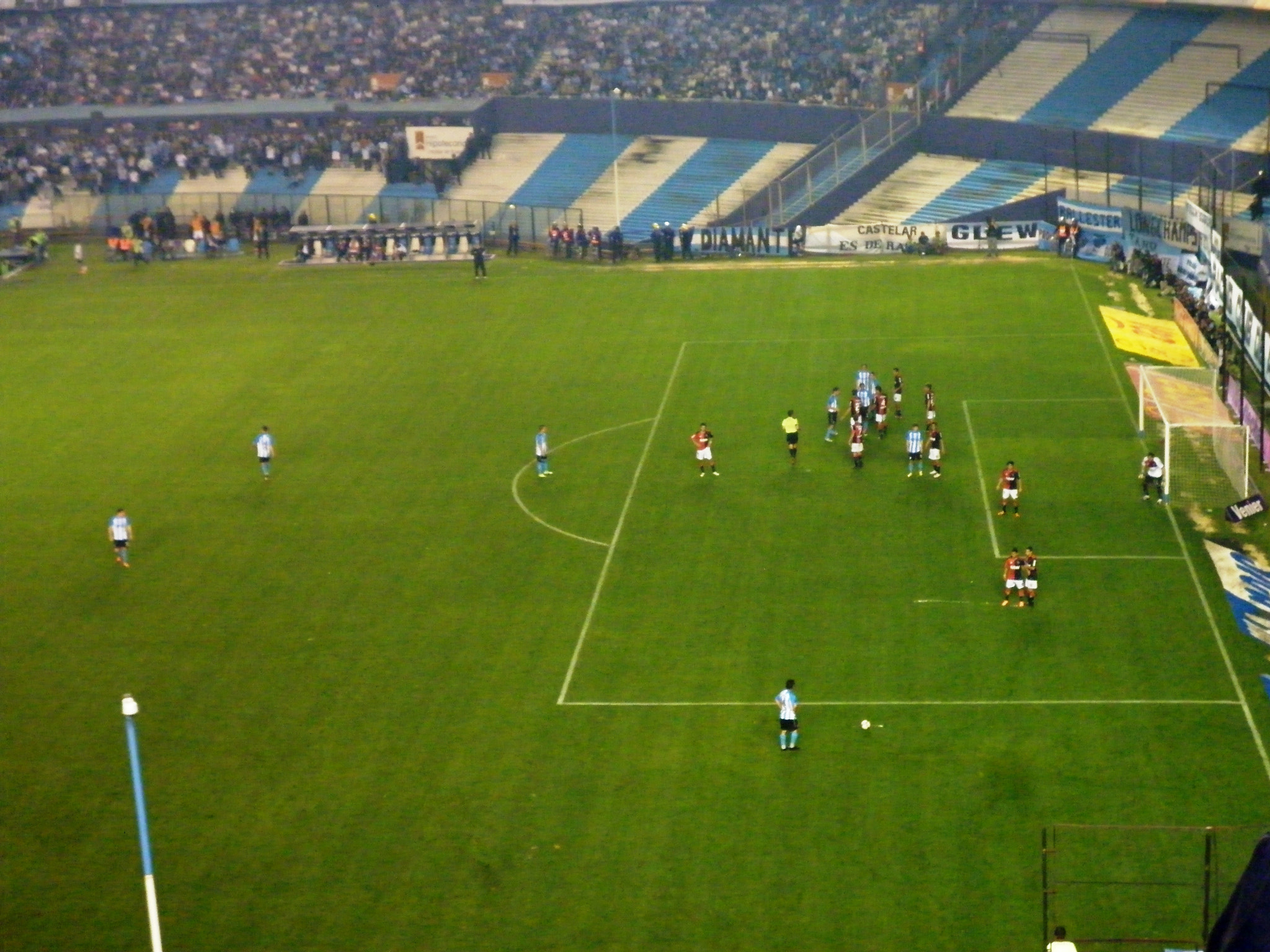Panasonic DMC-F3 sample photo. El cilindro: racing vs. newell's photography