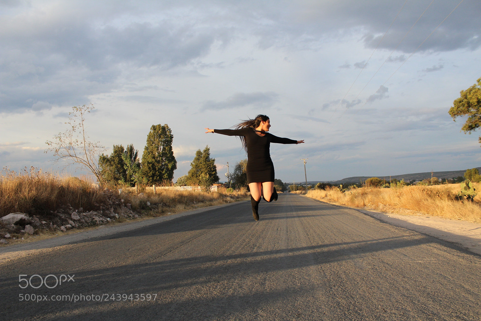 Canon EOS 1300D (EOS Rebel T6 / EOS Kiss X80) sample photo. Jump girl beautiful sesiondefotos photography