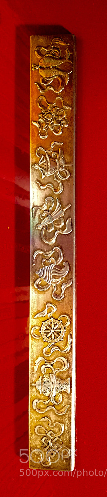 Apple iPad Air 2 sample photo. Chinese paperweight showing the photography