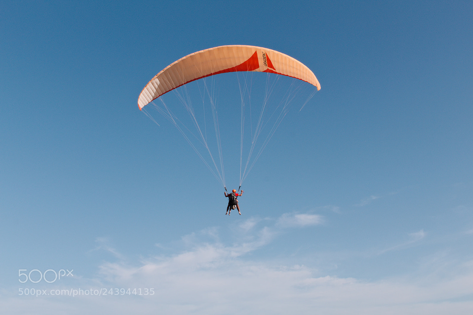Canon EOS 1300D (EOS Rebel T6 / EOS Kiss X80) sample photo. Paraglider in pipa photography