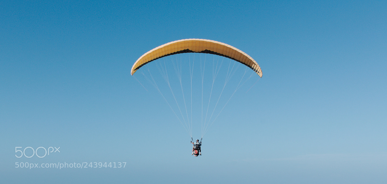 Canon EOS 1300D (EOS Rebel T6 / EOS Kiss X80) sample photo. Paraglider in pipa photography