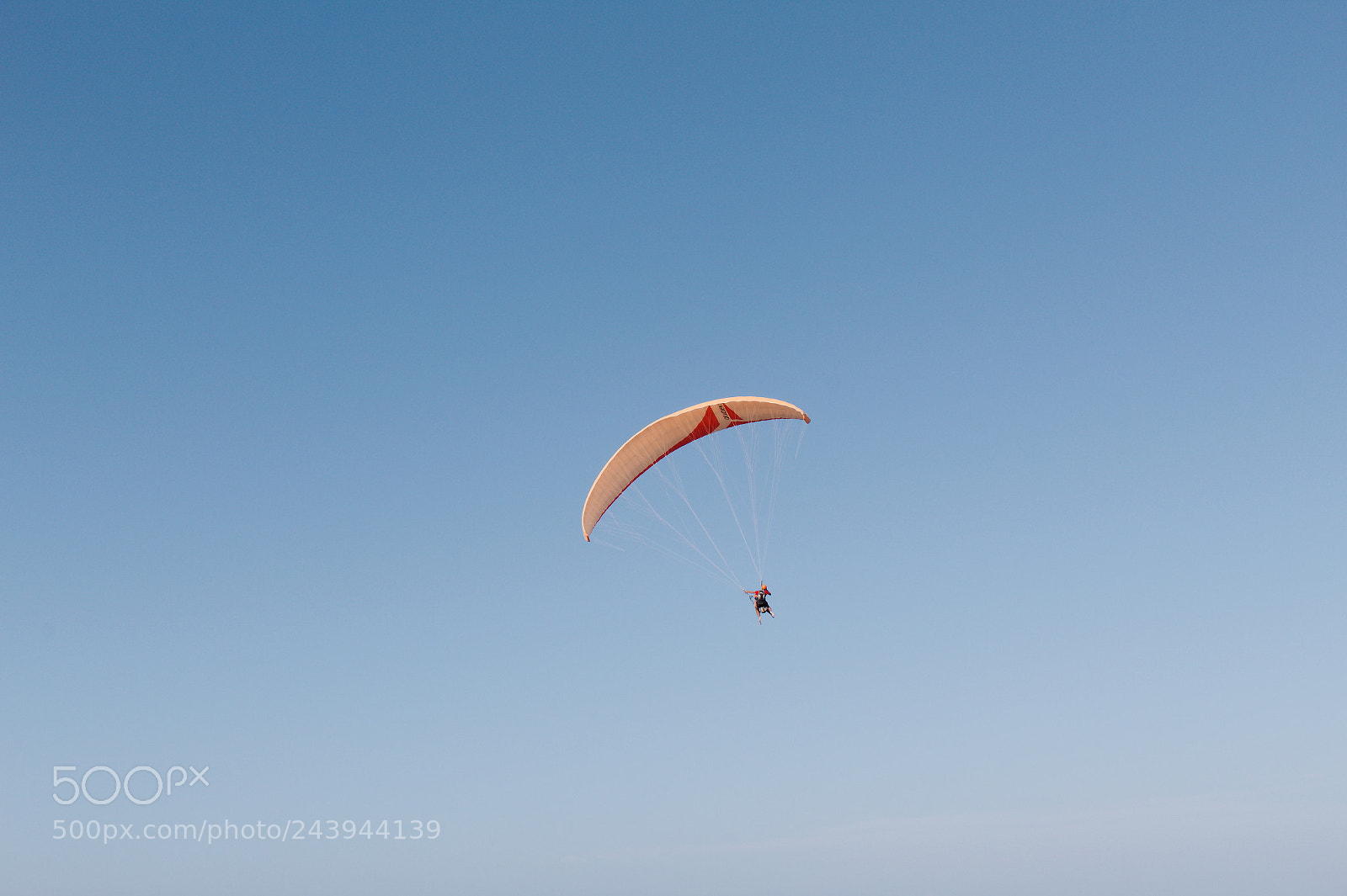 Canon EOS 1300D (EOS Rebel T6 / EOS Kiss X80) sample photo. Paraglider in pipa photography