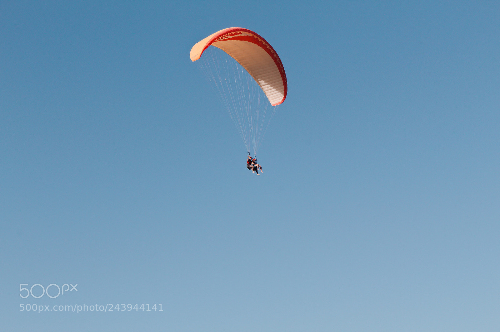 Canon EOS 1300D (EOS Rebel T6 / EOS Kiss X80) sample photo. Paraglider in pipa photography