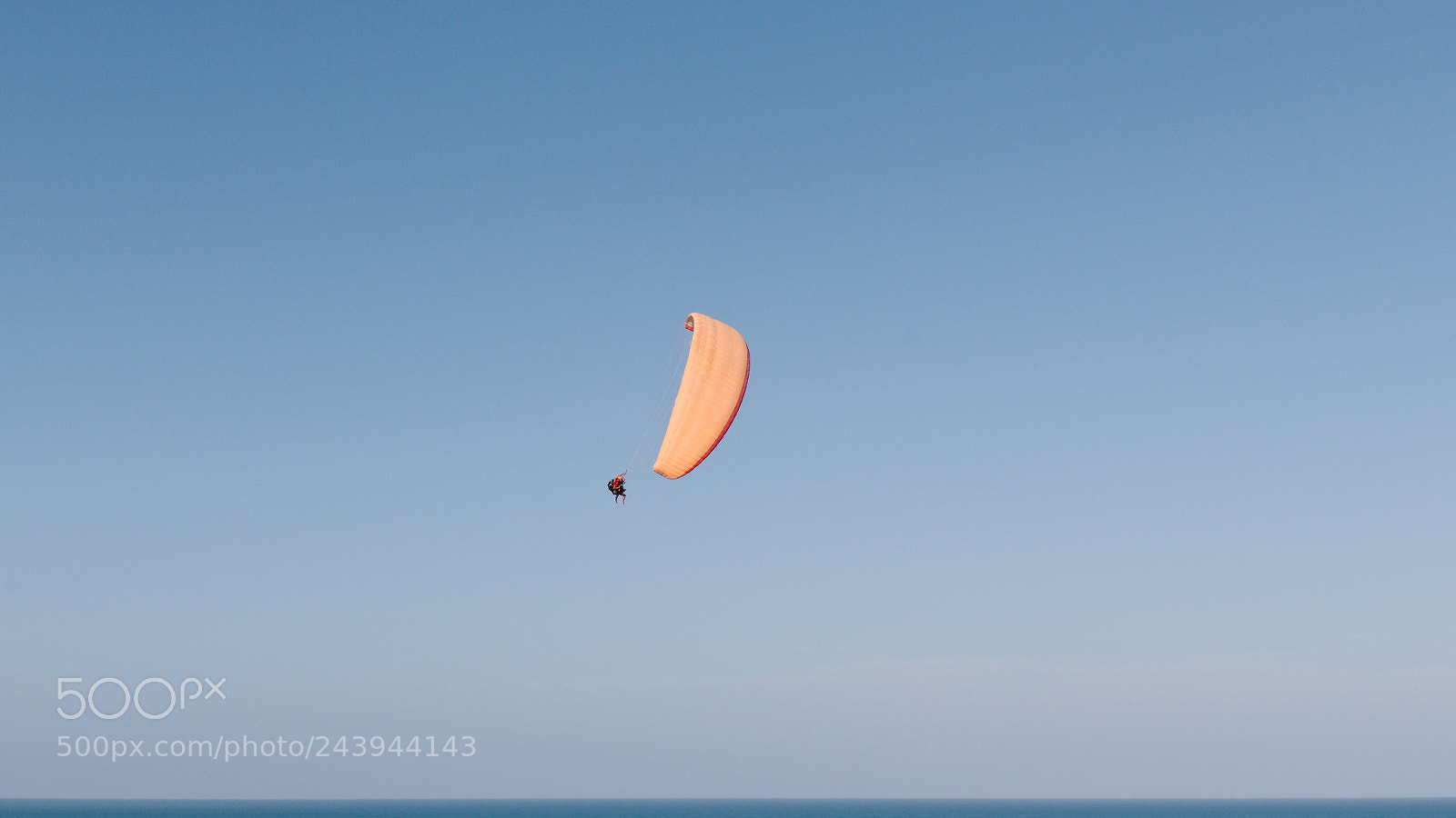 Canon EOS 1300D (EOS Rebel T6 / EOS Kiss X80) sample photo. Paraglider in pipa photography