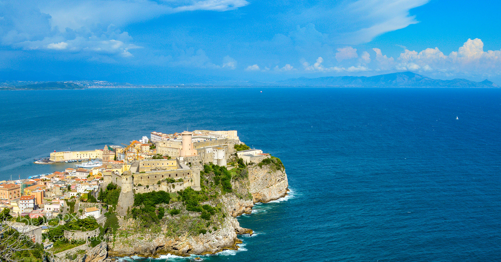 Nikon D3200 sample photo. Old town gaeta photography