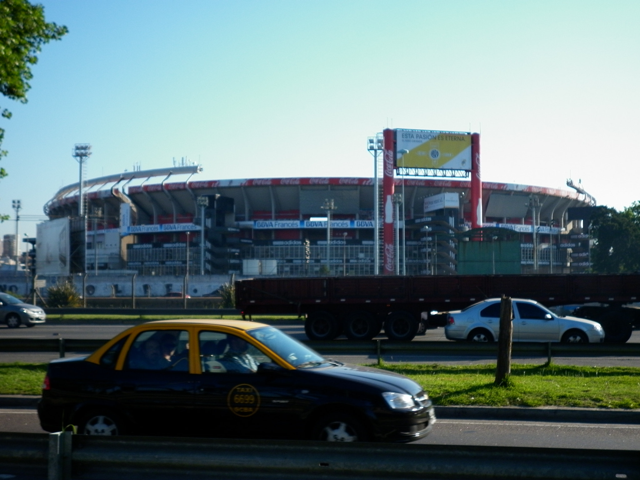 Panasonic DMC-F3 sample photo. El monumental photography