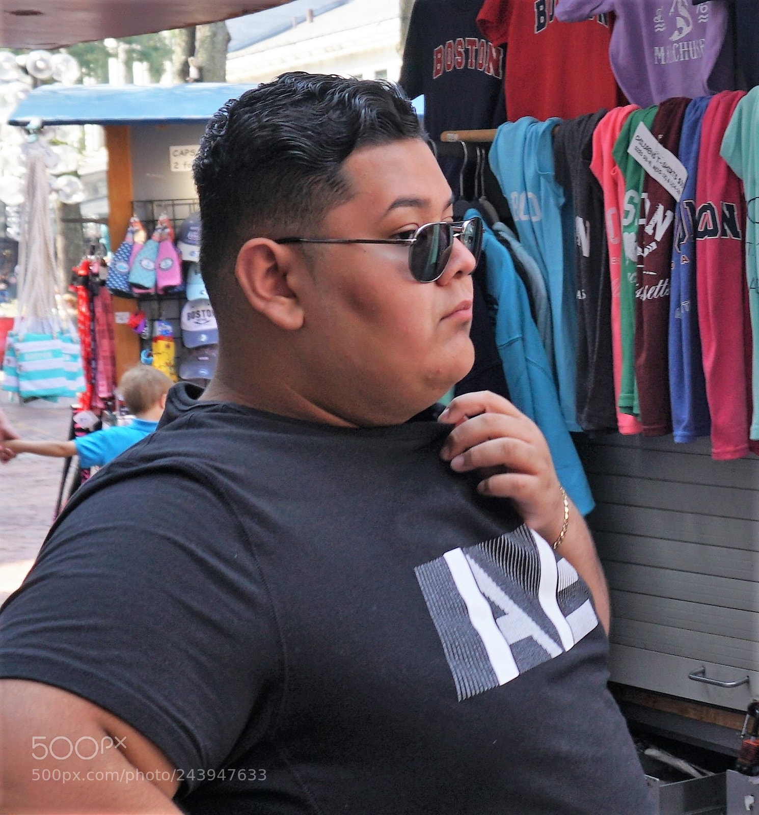 Sony a6500 sample photo. Selling t shirst at photography