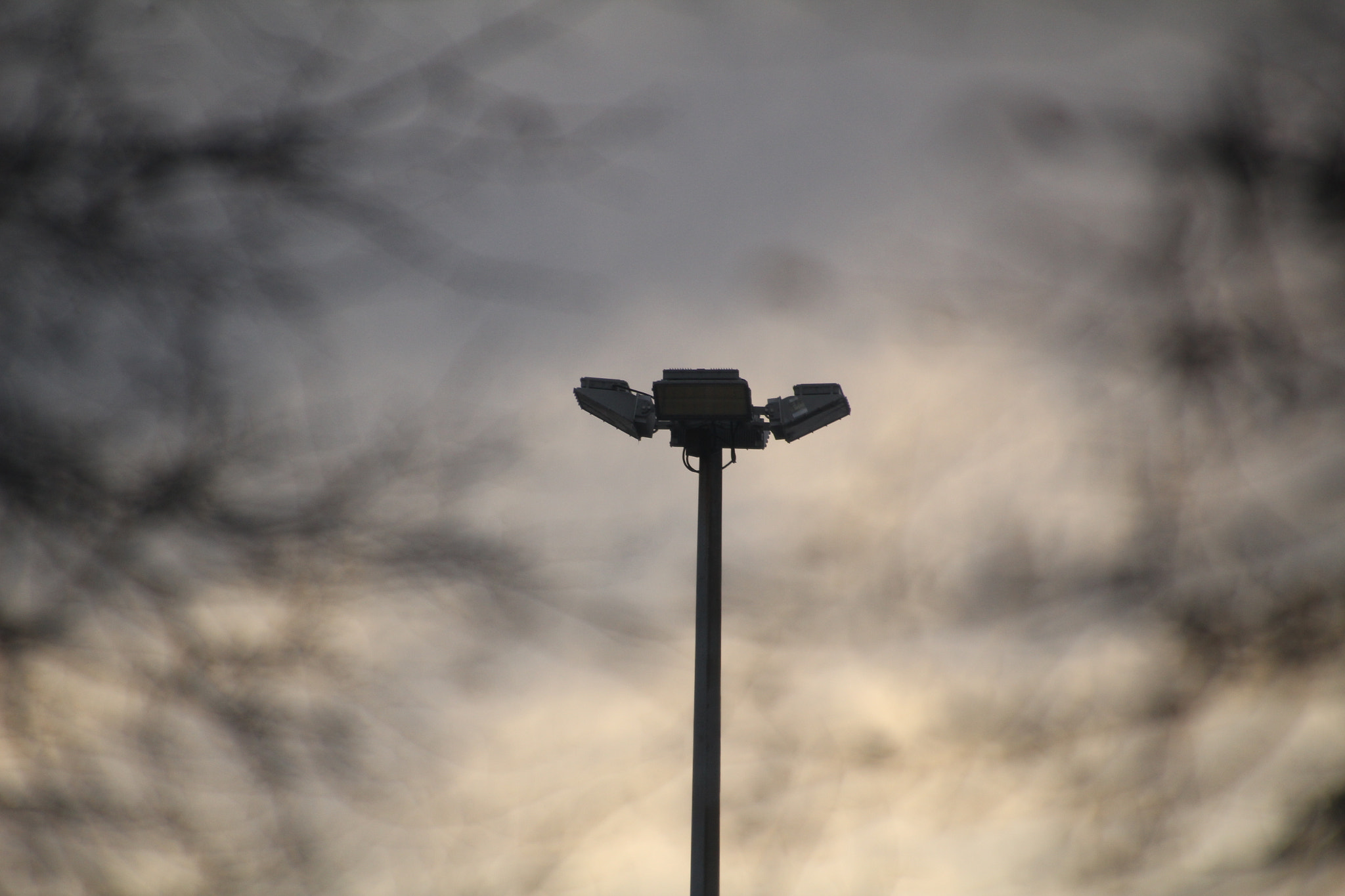 Canon EOS 1200D (EOS Rebel T5 / EOS Kiss X70 / EOS Hi) sample photo. Black lines and light. 黑色的線條和光線。 黒い線と光。 photography