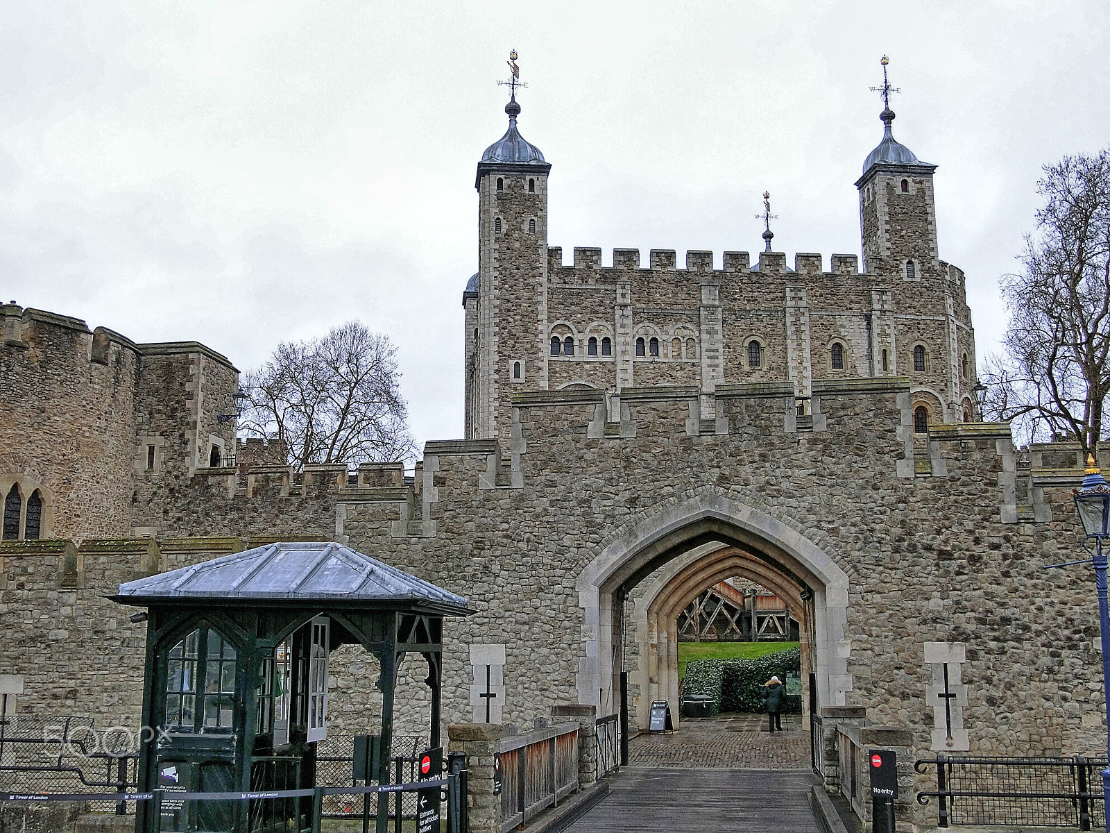 CASIO EX-100 sample photo. Tower of london photography