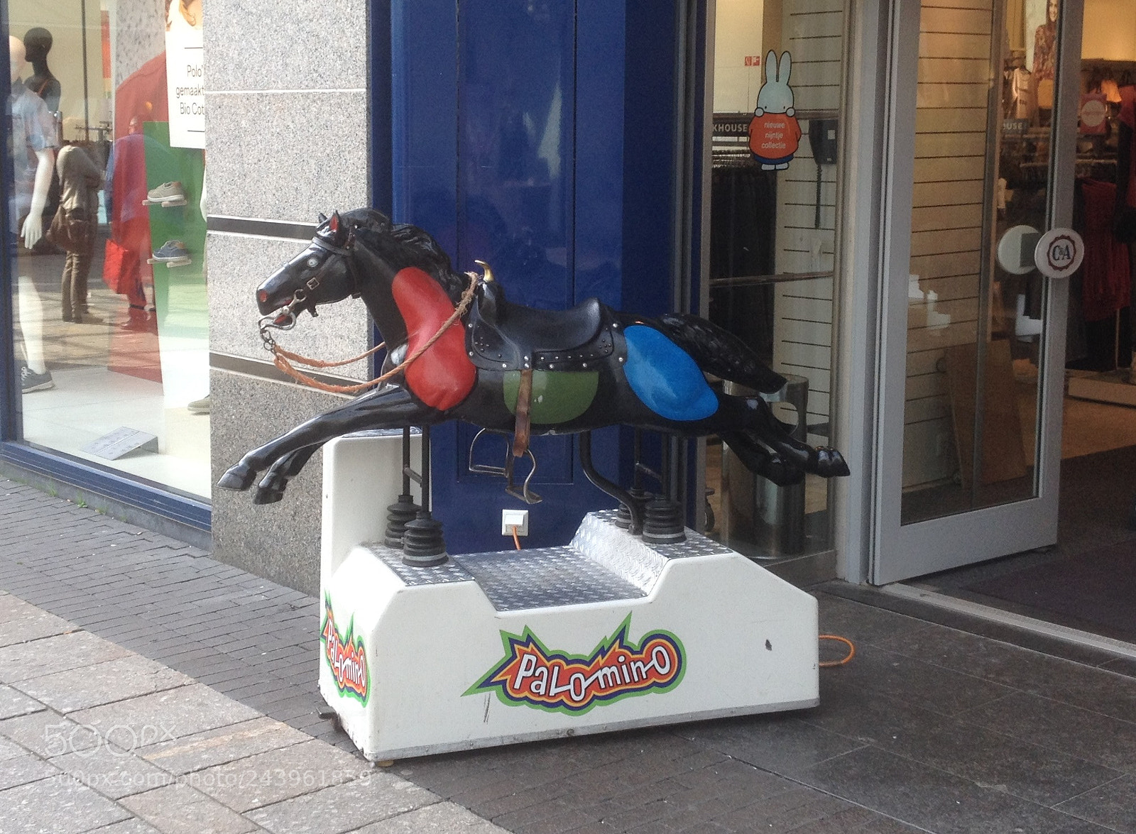 Apple iPhone 4S sample photo. Kiddy ride photography