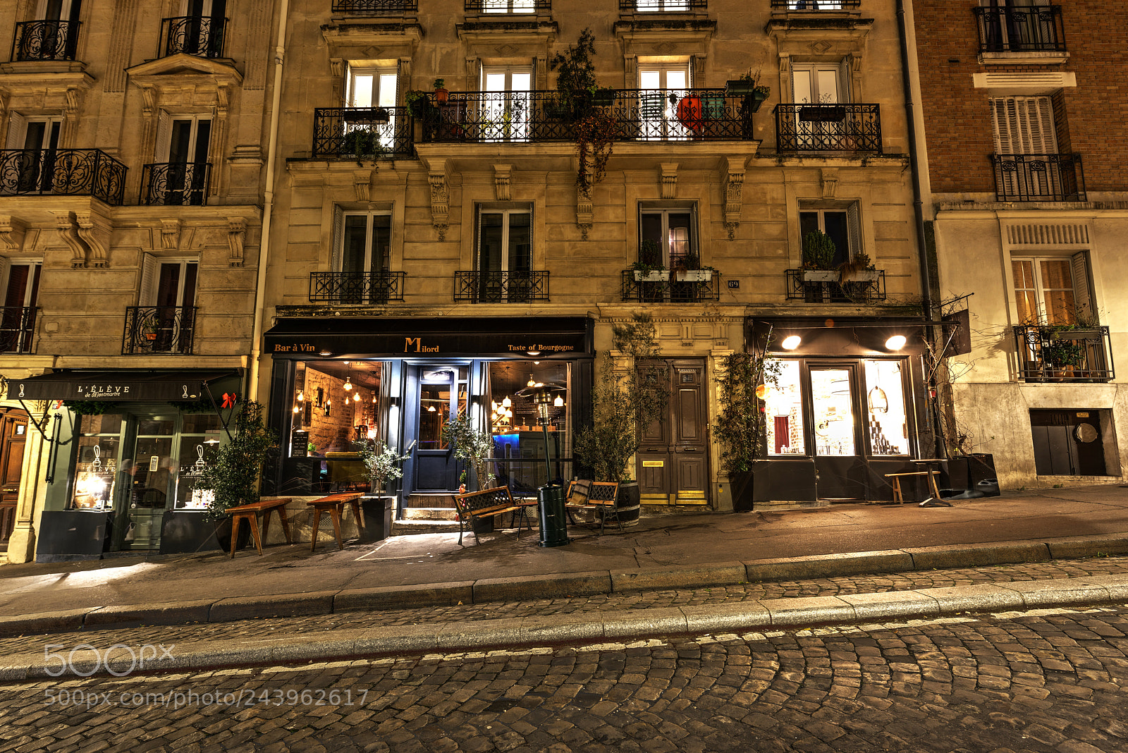 Nikon D810 sample photo. Shop windows in montmartre photography