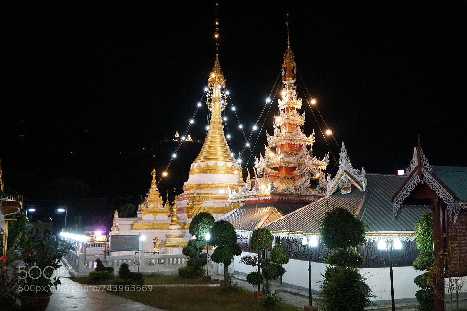 Sony a6300 sample photo. Light of the dharma photography