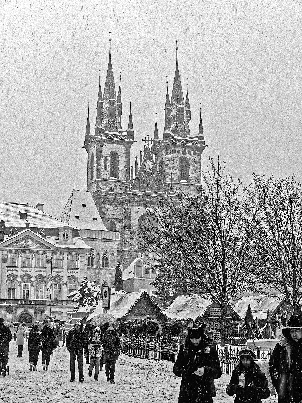 Olympus OM-D E-M1 sample photo. Wintertime - people in photography
