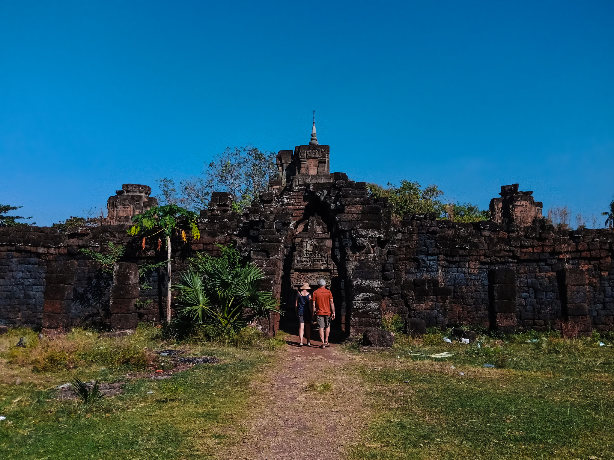 OPPO CPH1723 sample photo. Norkor bachey temple, cambodia photography