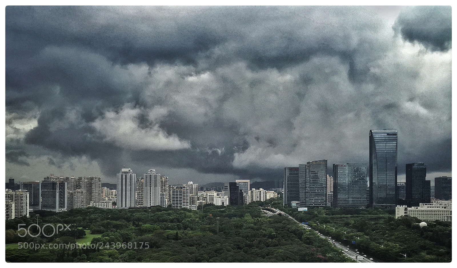 Apple iPhone 6 Plus sample photo. Shenzhen before rainstorm photography