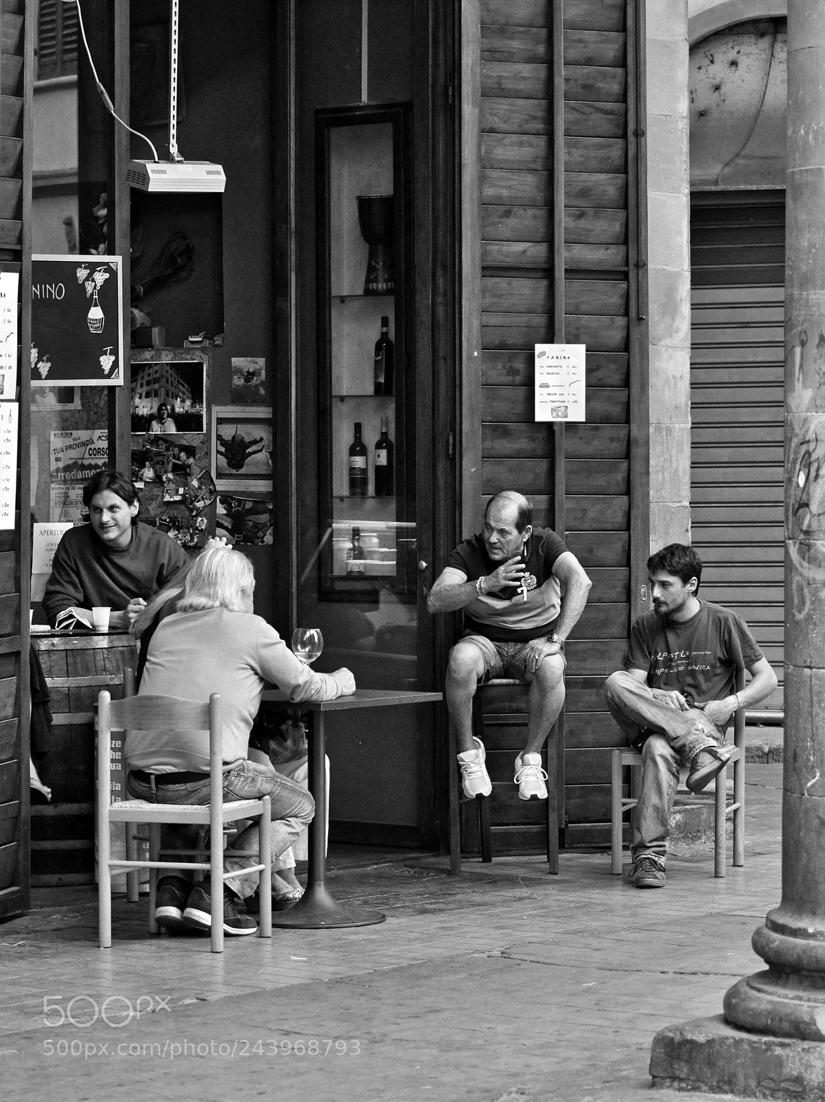 Nikon D5000 sample photo. A l'angle de rues photography