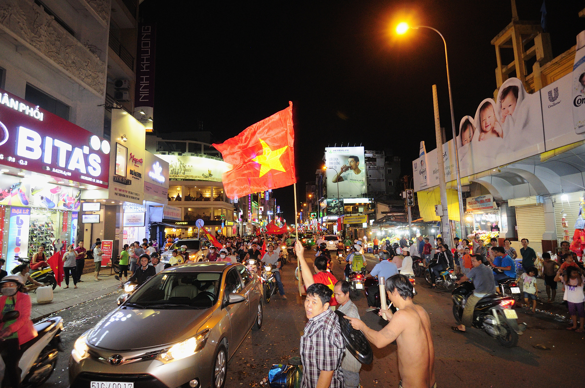 Nikon D90 sample photo. Congratulation u23 viet nam photography
