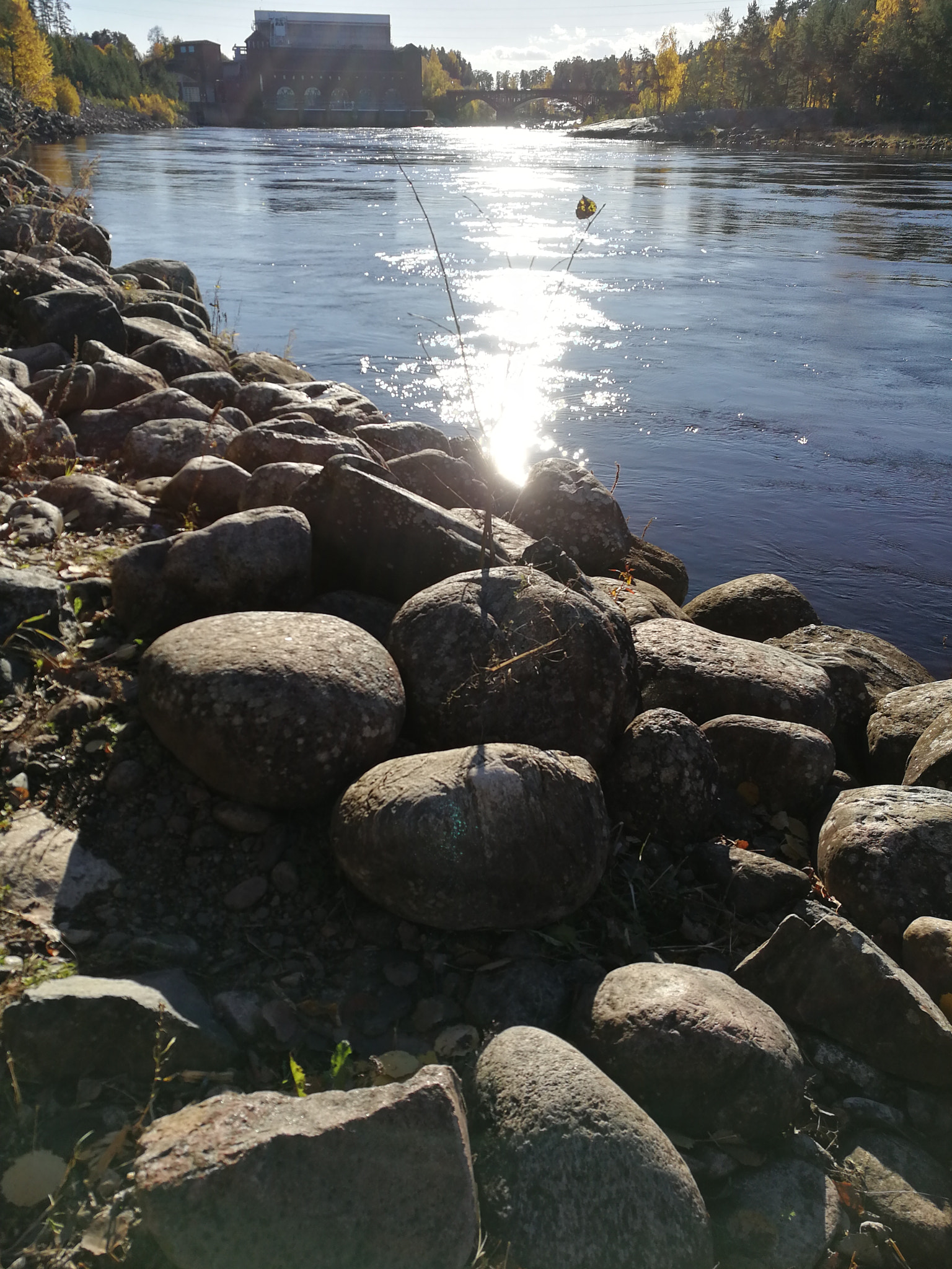 HUAWEI Honor 8 Pro sample photo. Stones by the river photography