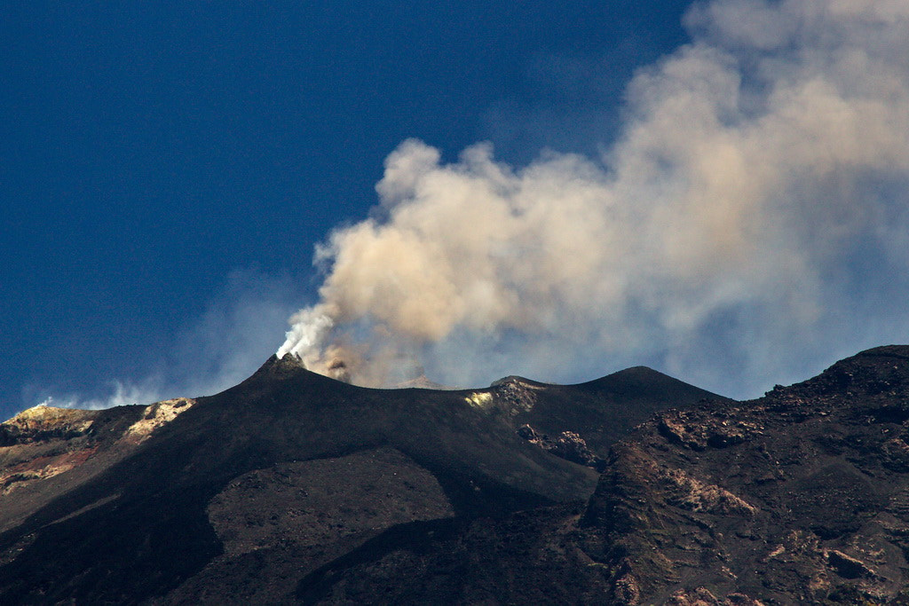 Canon EOS 550D (EOS Rebel T2i / EOS Kiss X4) sample photo. Volcano's activity at stromboli isle photography