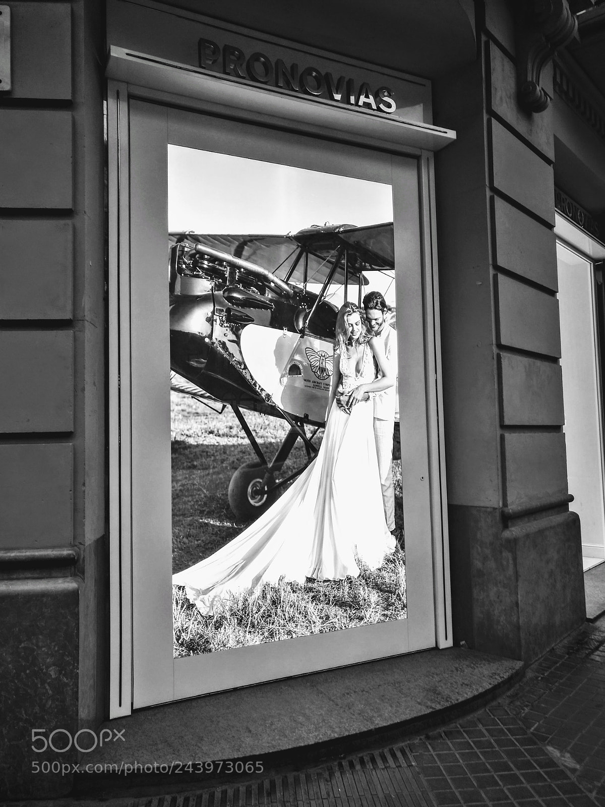 HUAWEI nova plus sample photo. M.g. pronovias store photography