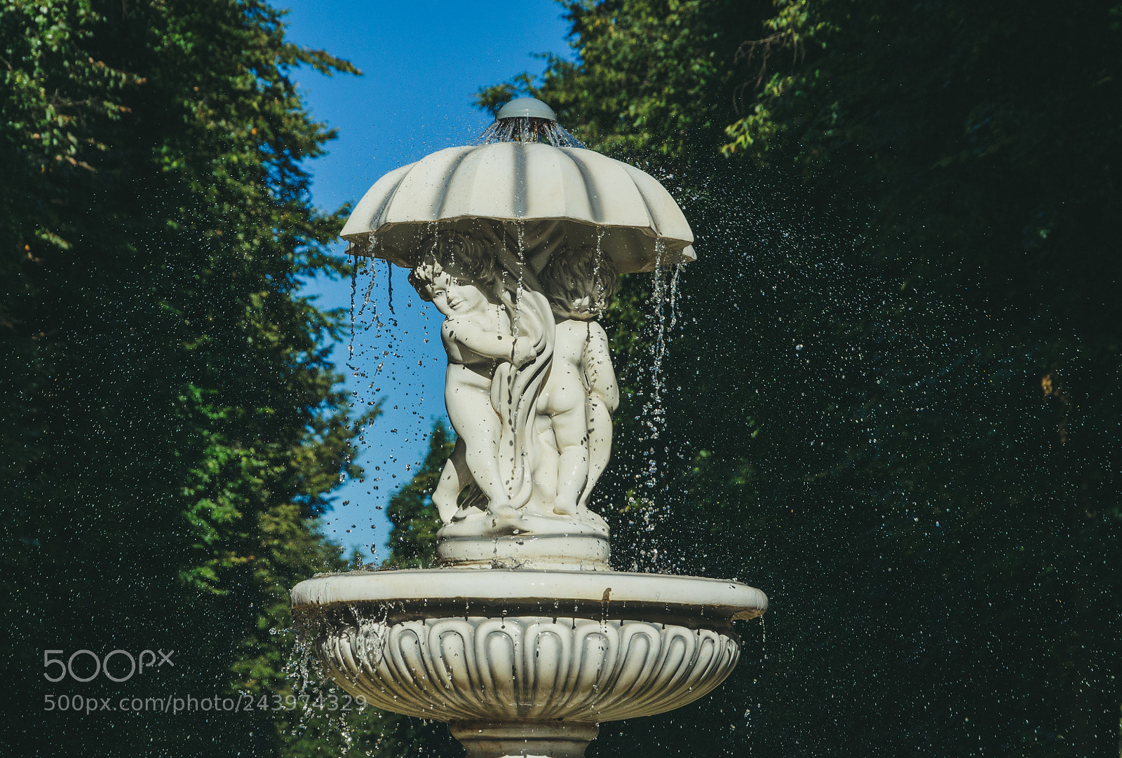 Nikon D90 sample photo. Fountain in a city photography