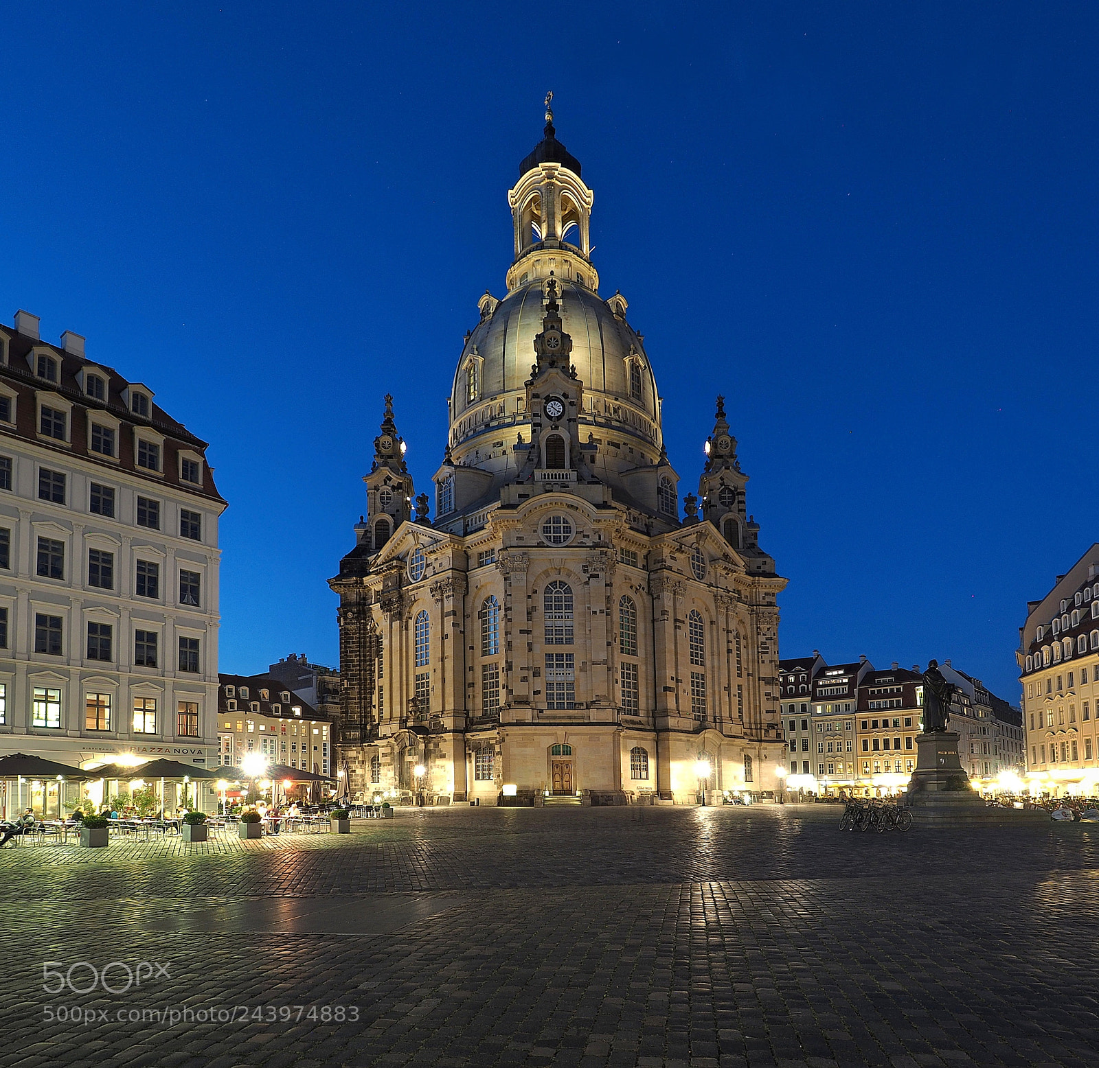 Olympus OM-D E-M10 sample photo. Dresden nights photography