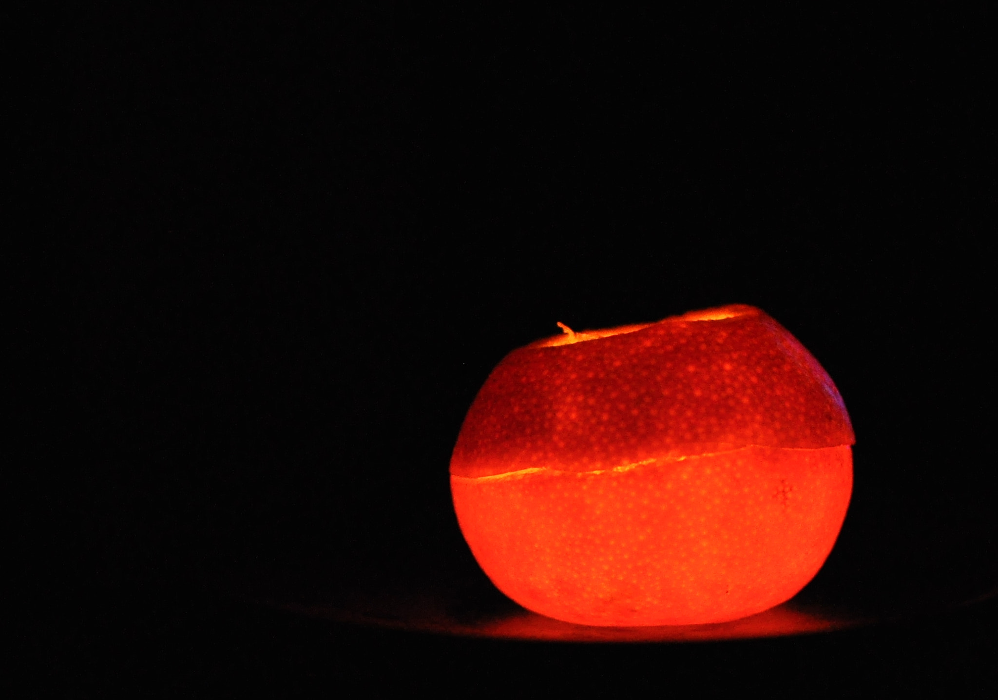 Nikon AF-S DX Nikkor 35mm F1.8G sample photo. Fruity candle glow photography