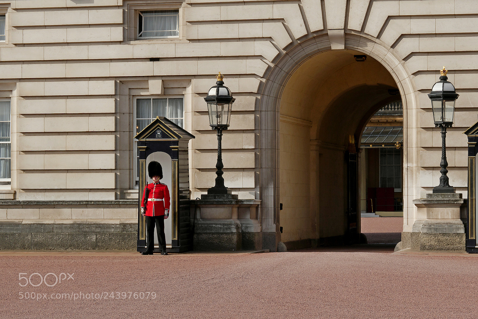 Panasonic Lumix DMC-G85 (Lumix DMC-G80) sample photo. Buckingham palace photography