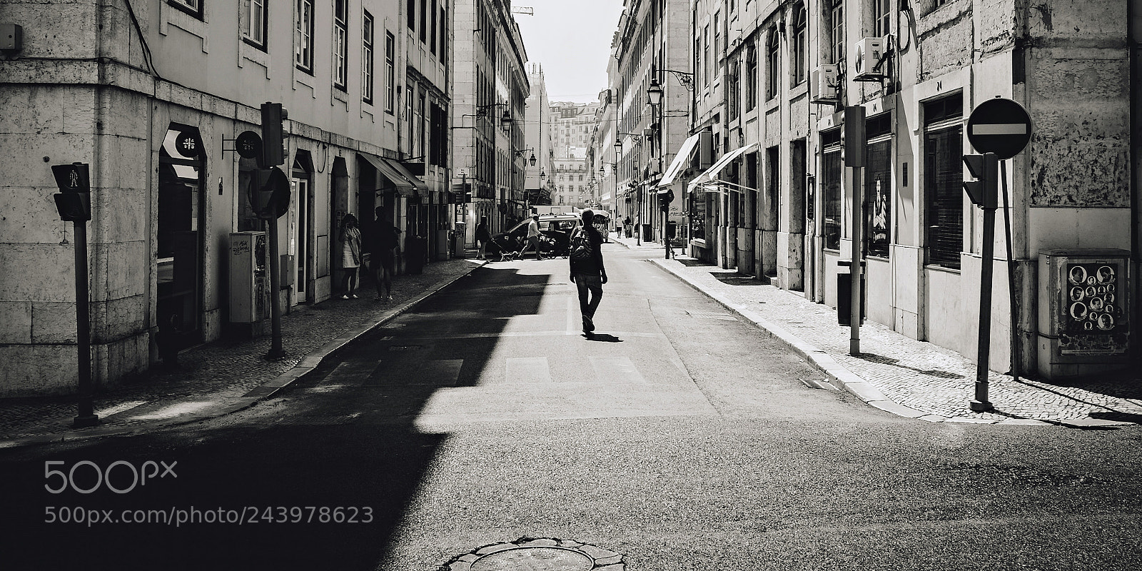 Fujifilm X-T1 sample photo. Middle of the road photography
