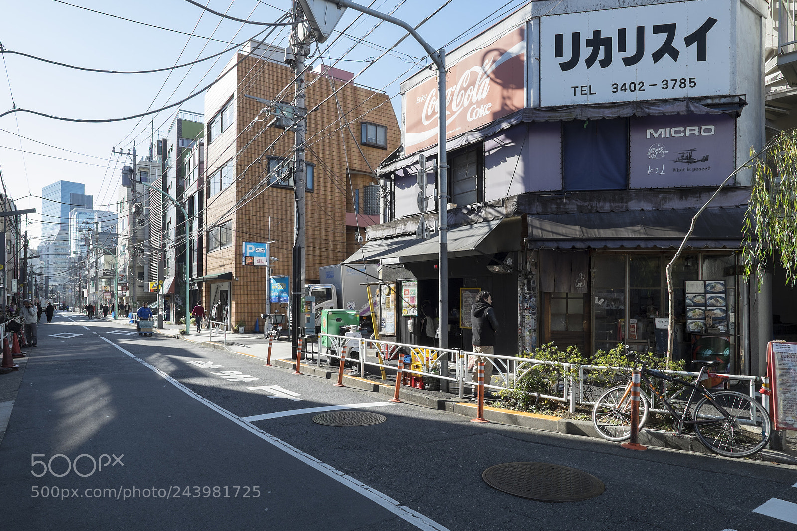 Fujifilm X-T1 sample photo. Tokyo.渋谷区神宮前　神二商店街 photography