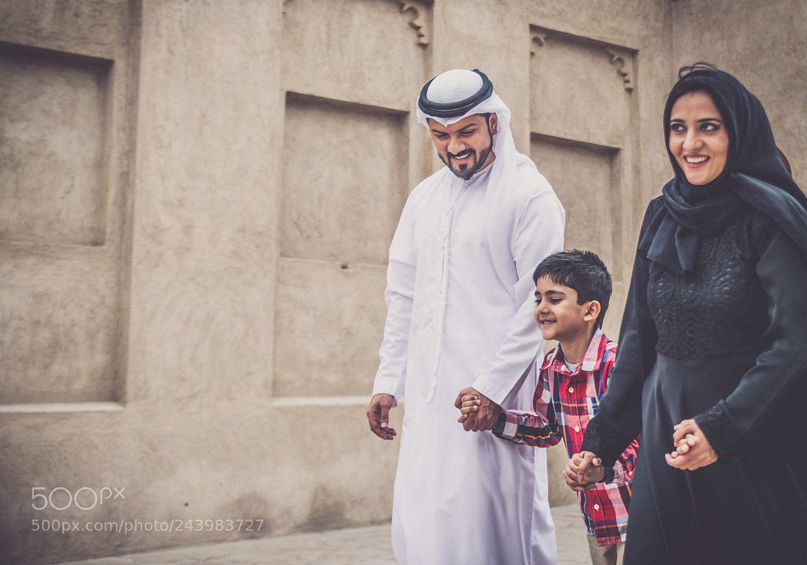 Nikon D610 sample photo. Arabian family photography