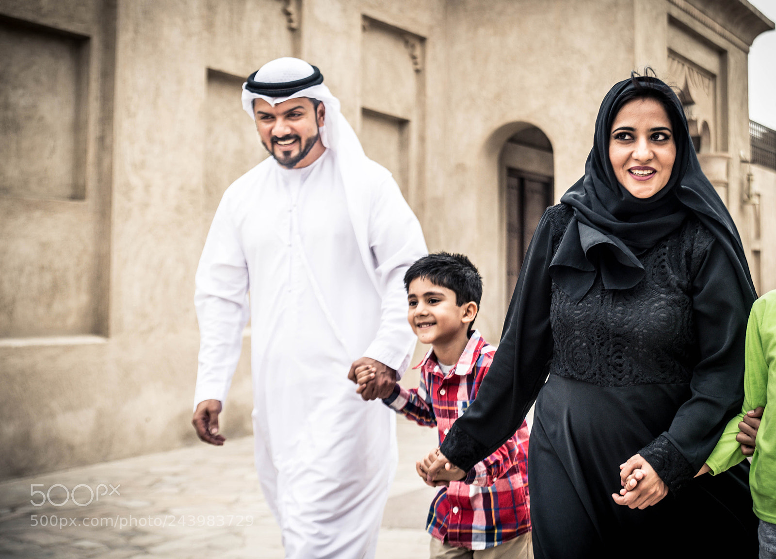 Nikon D610 sample photo. Arabian family photography