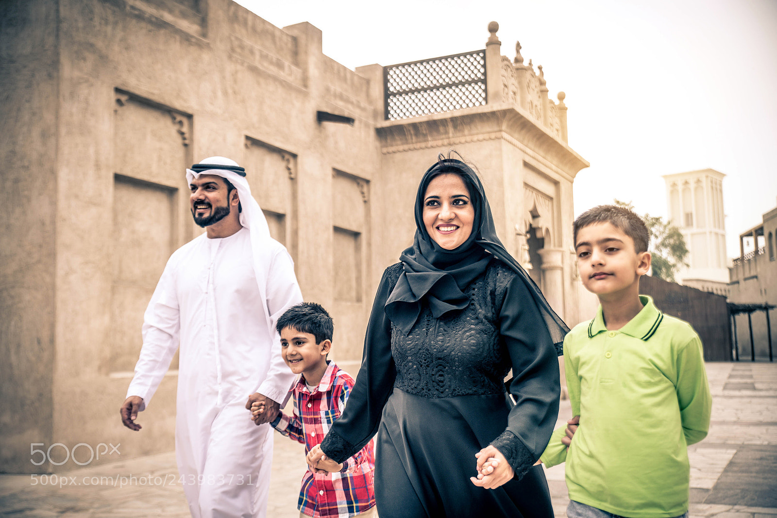 Nikon D610 sample photo. Arabian family photography