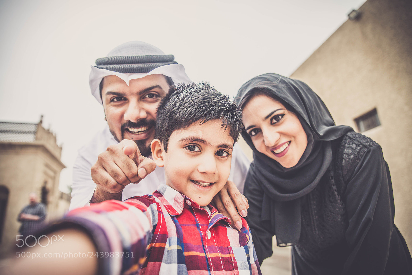 Nikon D610 sample photo. Arabian family photography