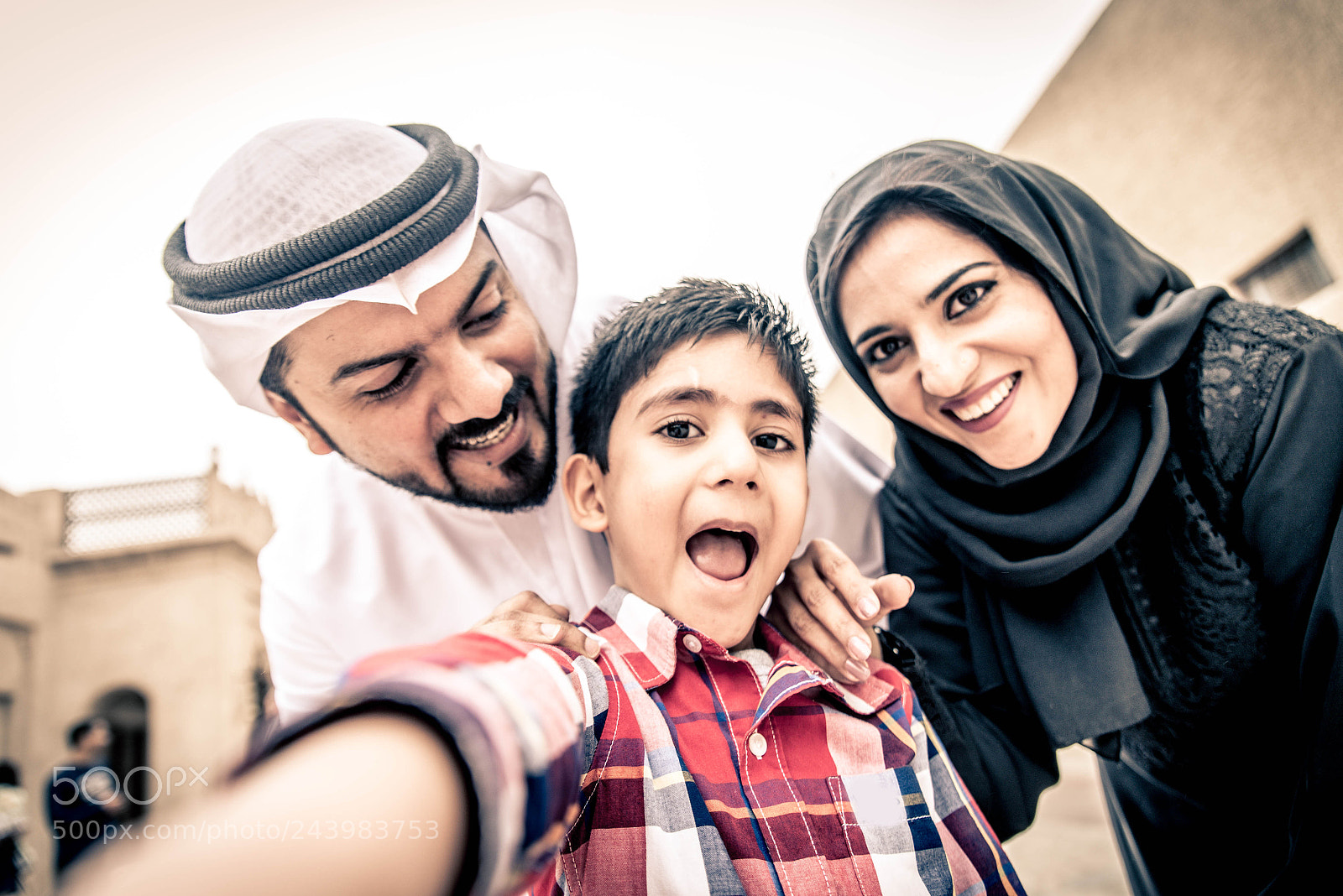 Nikon D610 sample photo. Arabian family photography