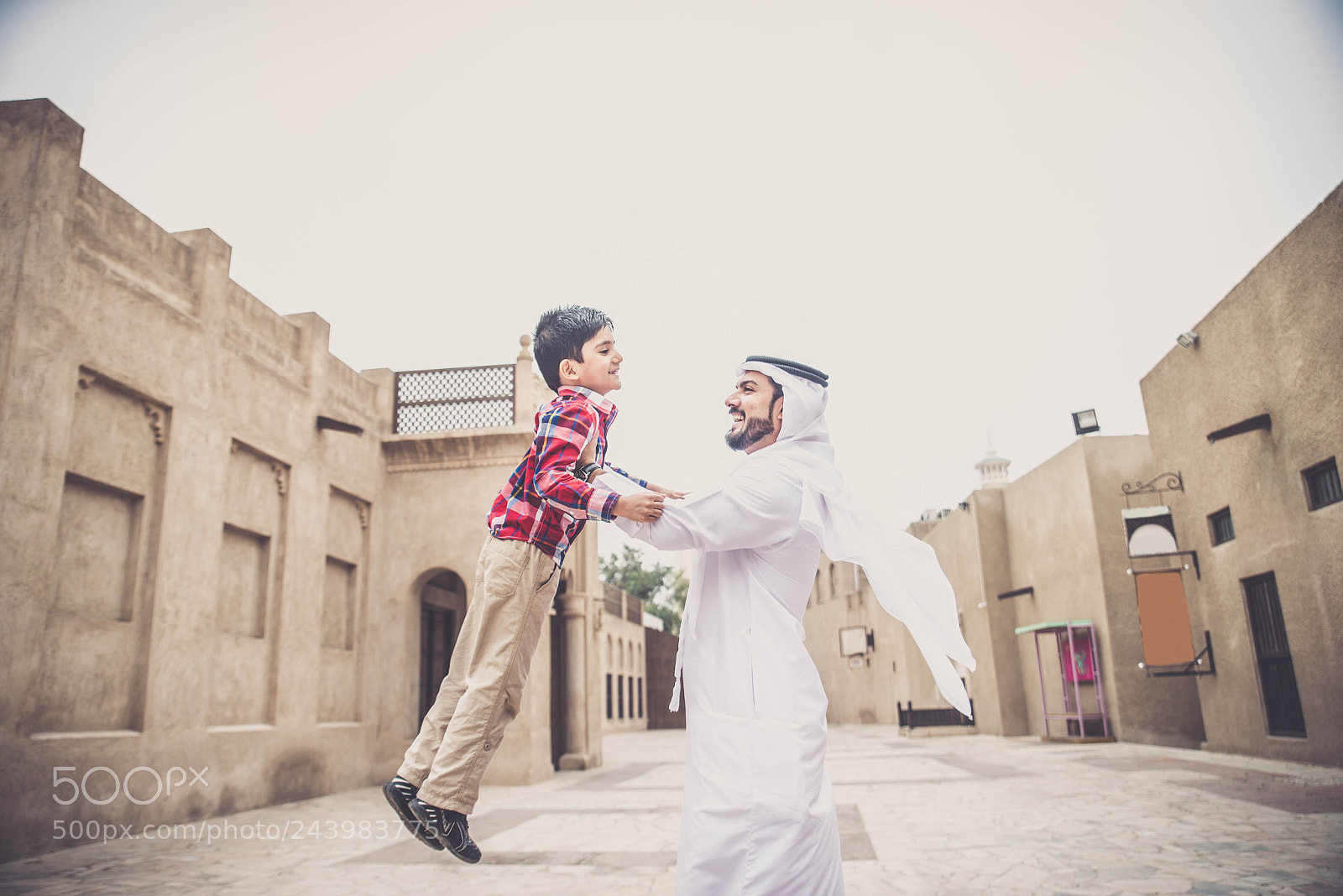 Nikon D610 sample photo. Arabian family photography