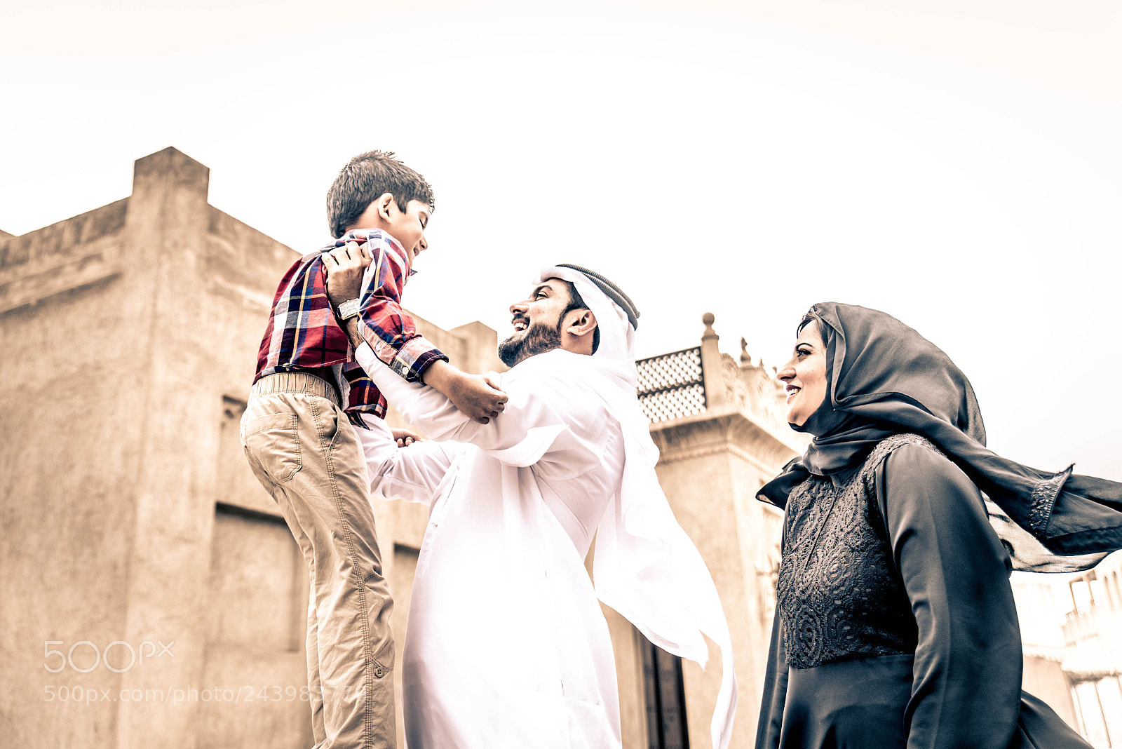 Nikon D610 sample photo. Arabian family photography