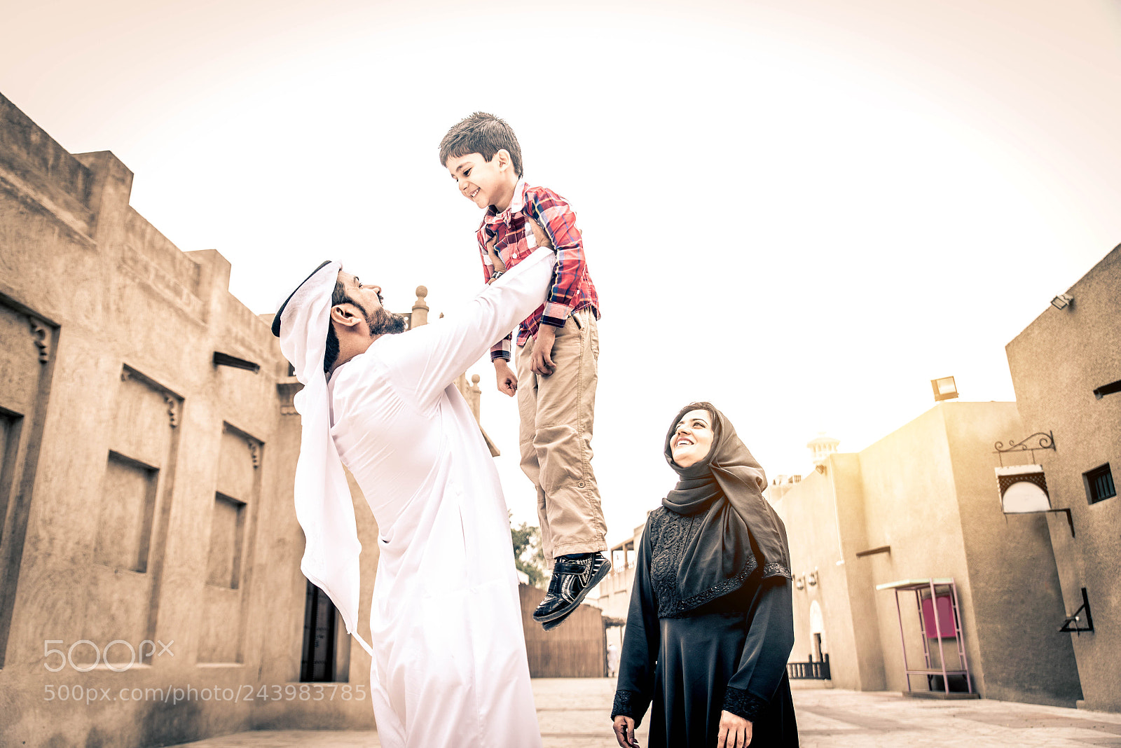 Nikon D610 sample photo. Arabian family photography