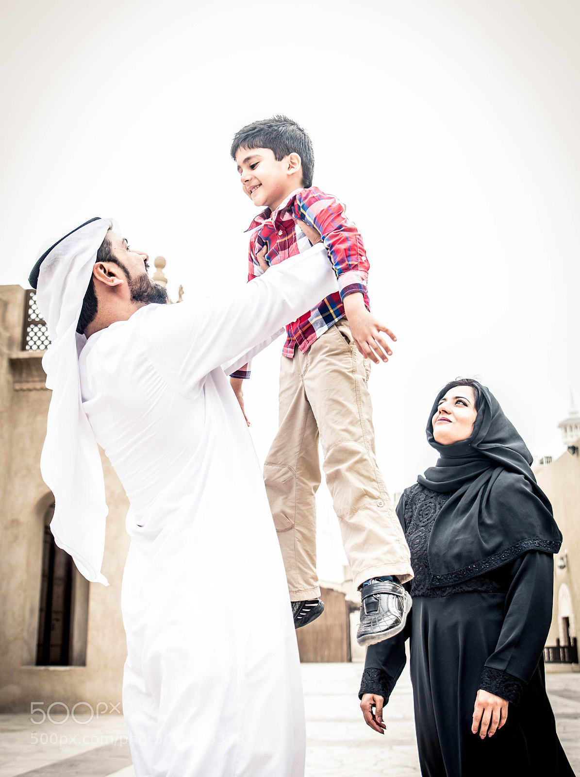Nikon D610 sample photo. Arabian family photography