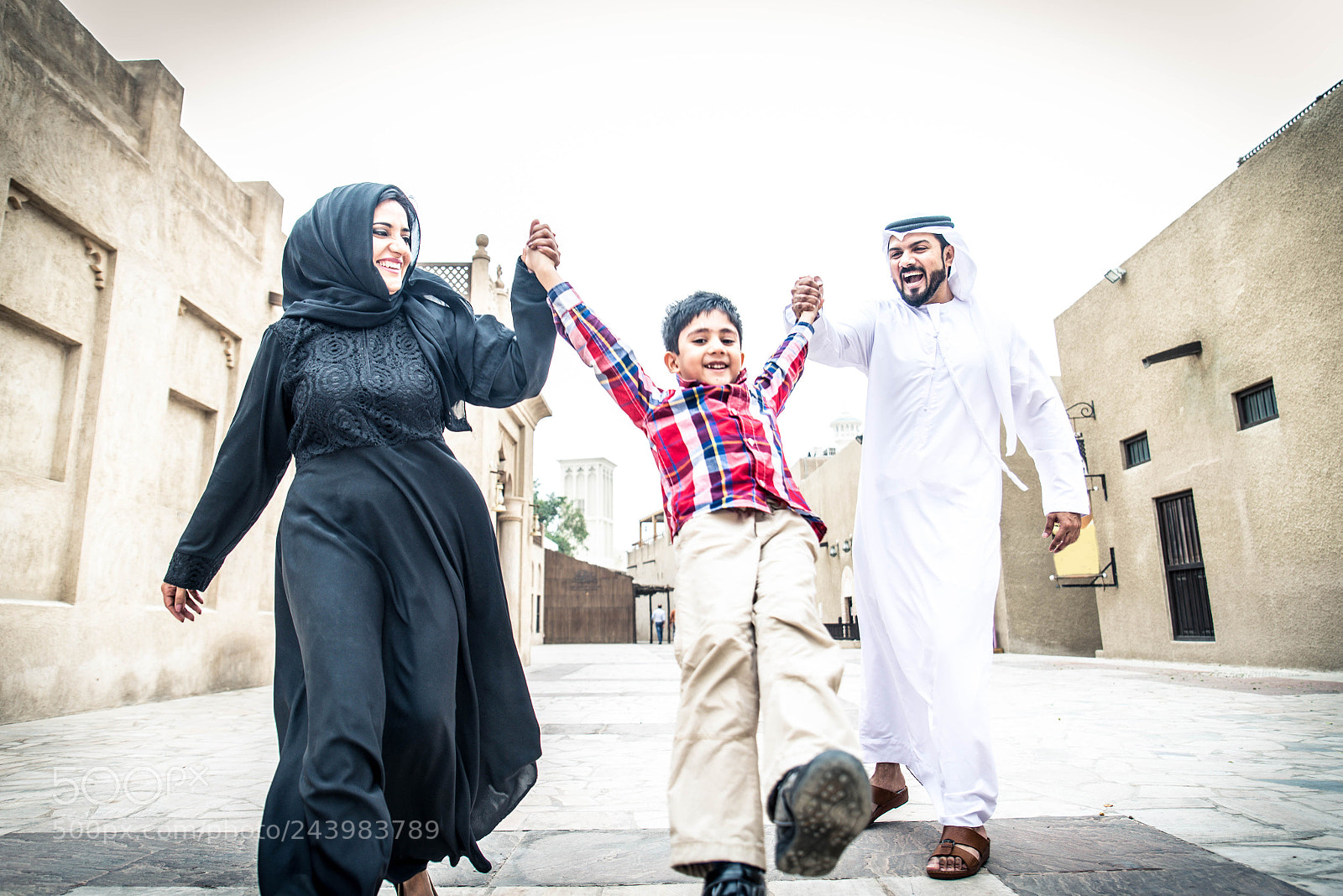 Nikon D610 sample photo. Arabian family photography