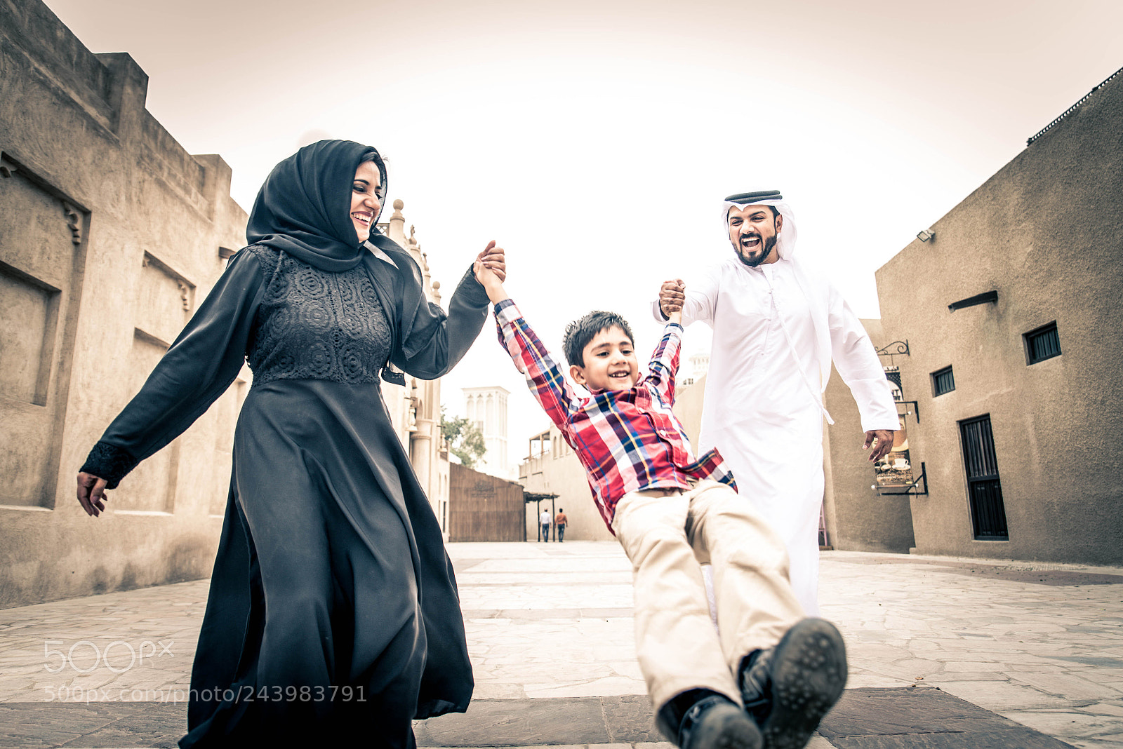 Nikon D610 sample photo. Arabian family photography