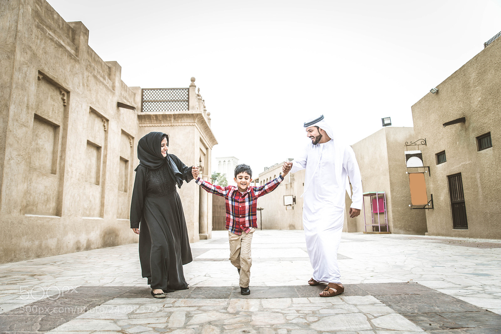 Nikon D610 sample photo. Arabian family photography