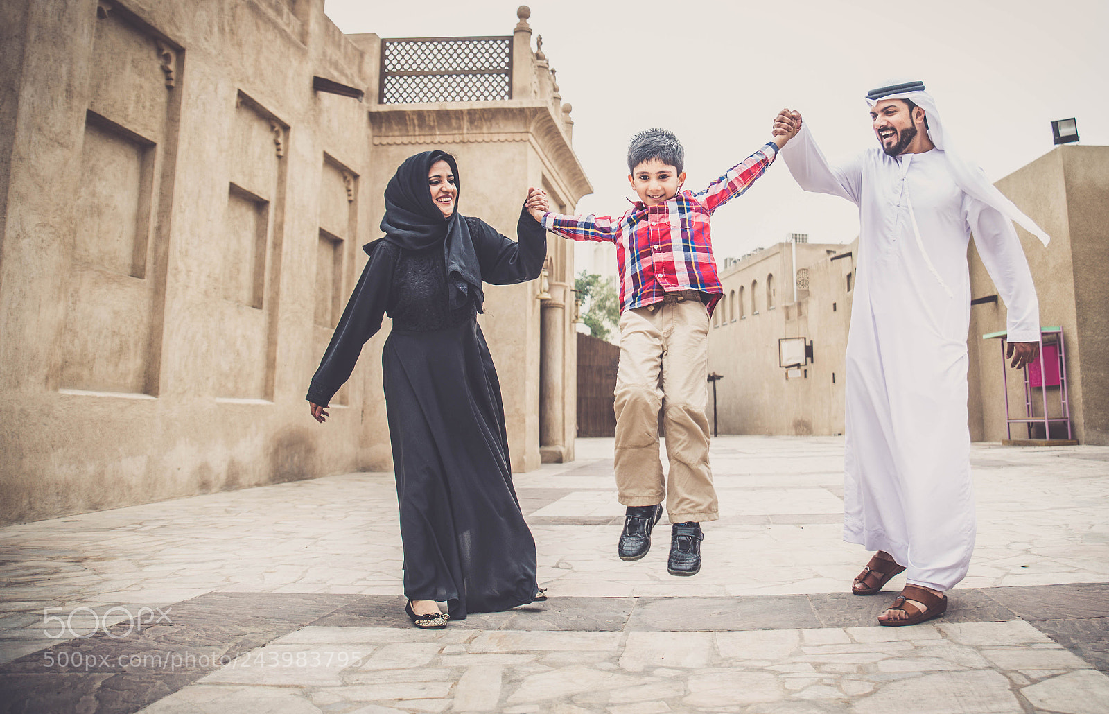 Nikon D610 sample photo. Arabian family photography