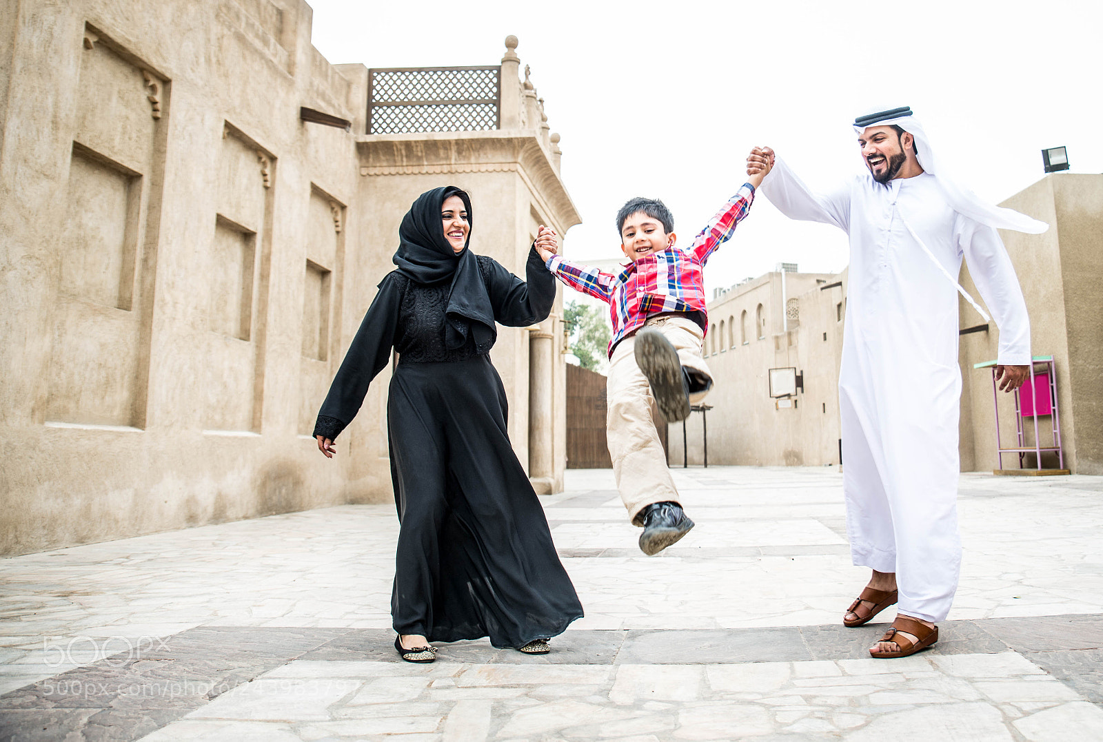 Nikon D610 sample photo. Arabian family photography