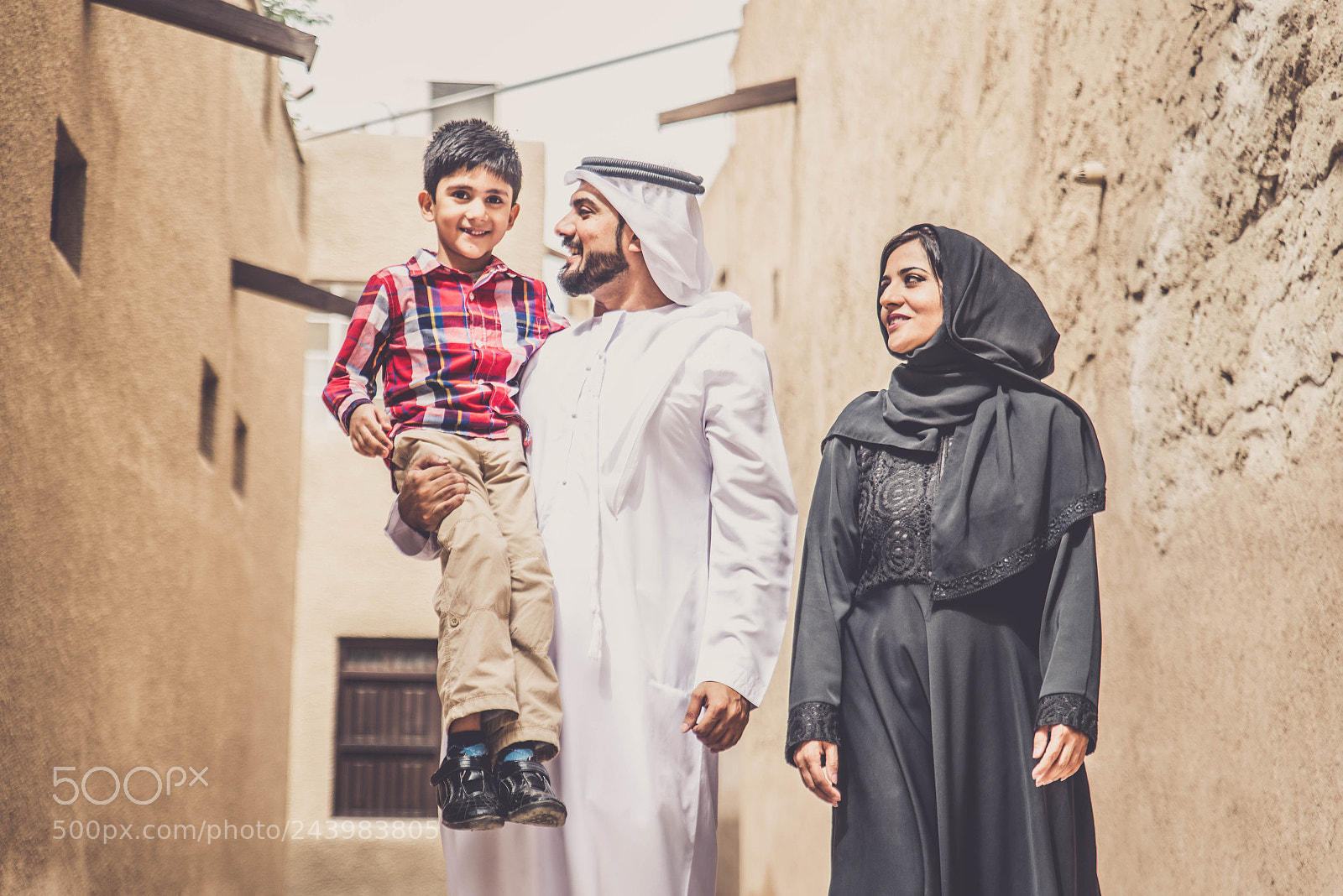 Nikon D610 sample photo. Arabian family photography