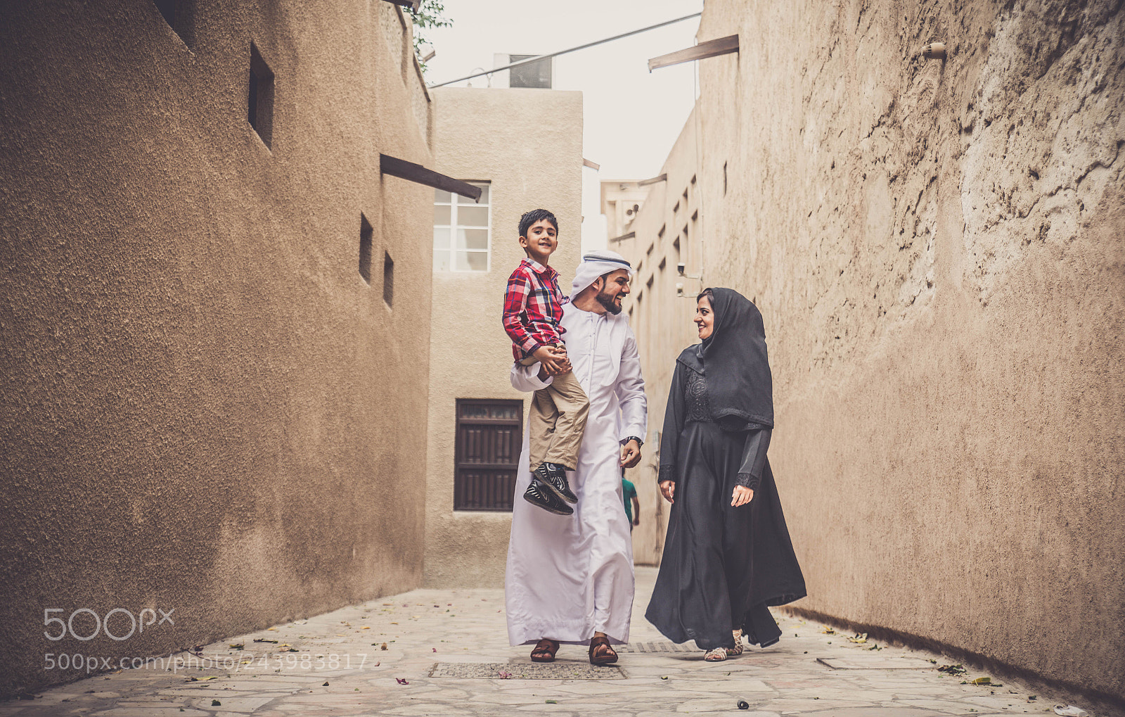 Nikon D610 sample photo. Arabian family photography