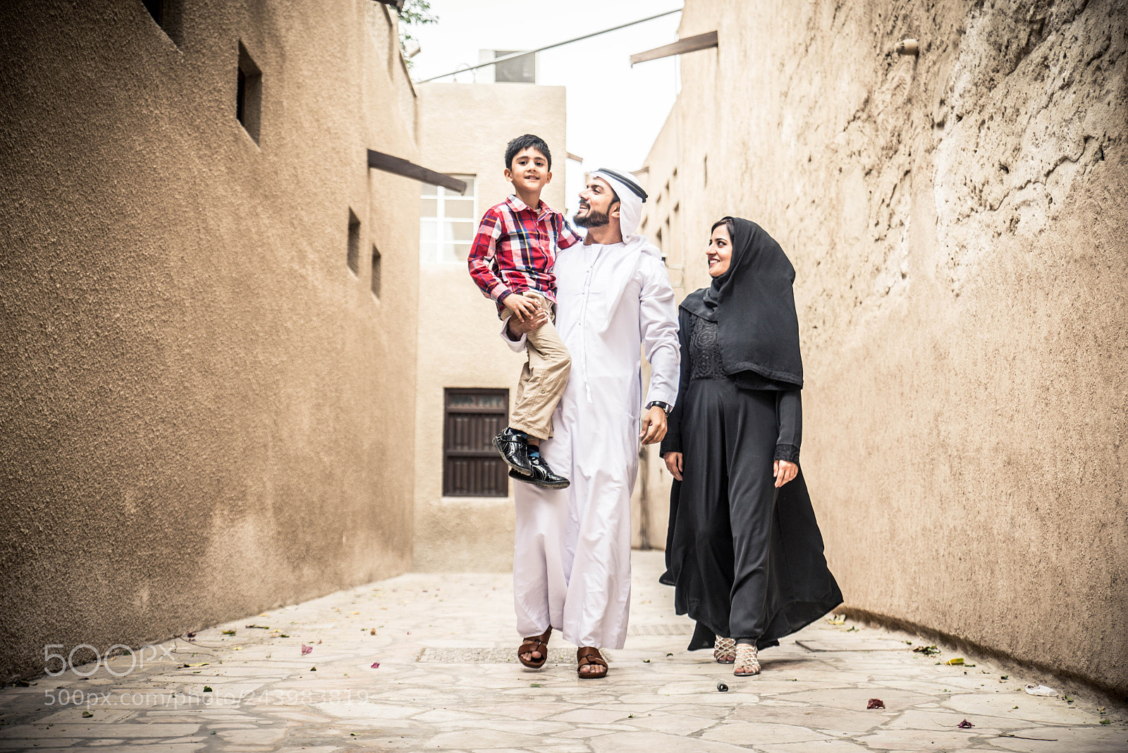Nikon D610 sample photo. Arabian family photography