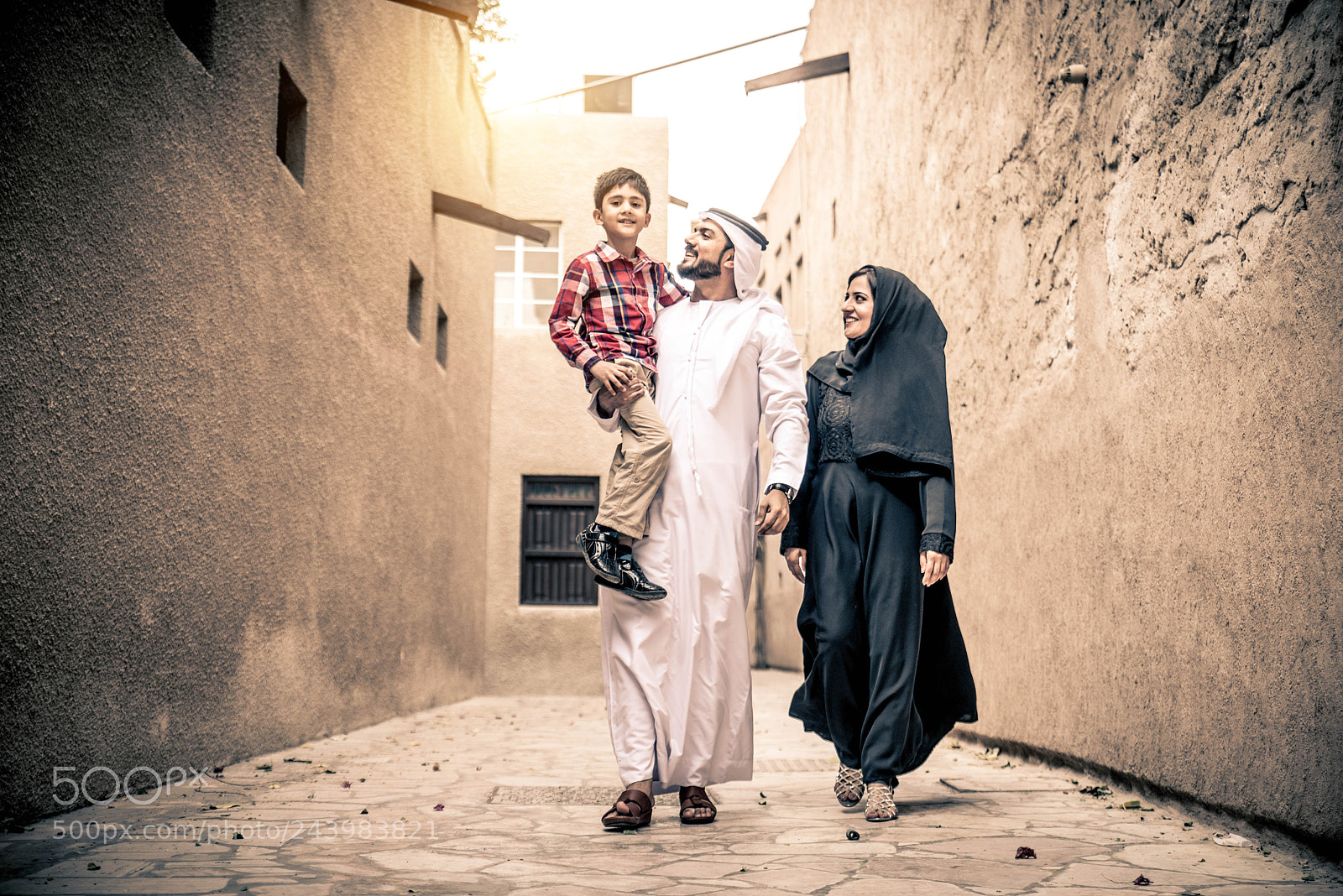 Nikon D610 sample photo. Arabian family photography